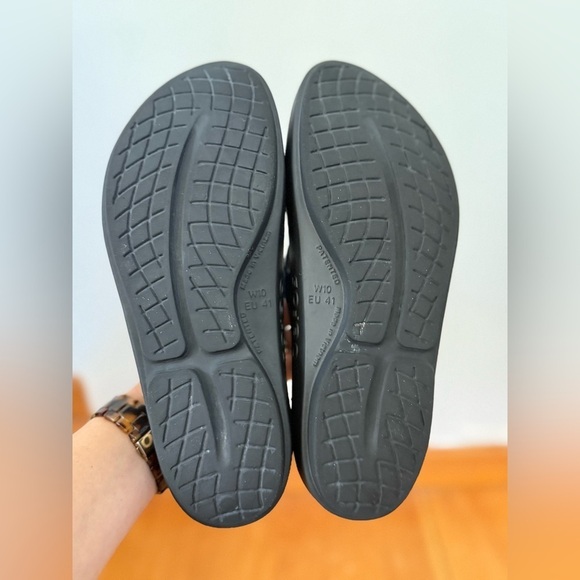 OOFOS Women's OOlala Slide Sandals | Size 10 (EU 41) - Picture 7 of 8